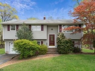 19 Cedar Grove Rd, Annandale, NJ 08801