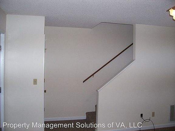 3rd image of 160 Larkspur Ln APT 5