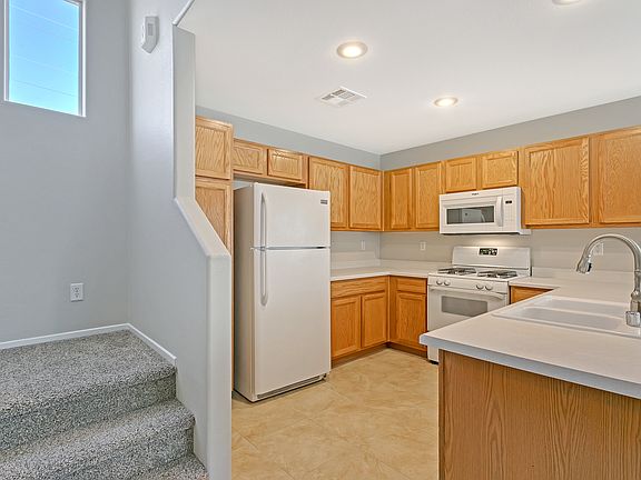 5th image of 446 Lime Grass Ave