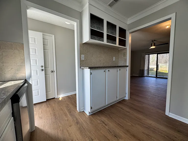 514 Brookside Ct — Photo 8