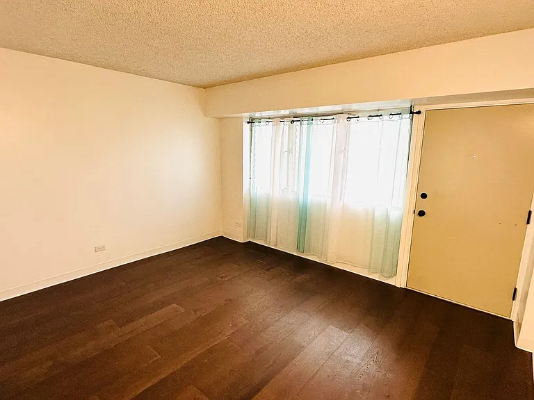 1516 Ward Ave #202 — Photo 2
