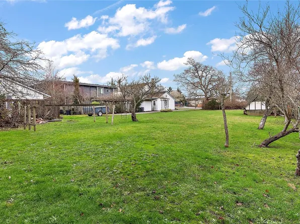 1804 Feltham Rd, Saanich, BC V8N 2A6