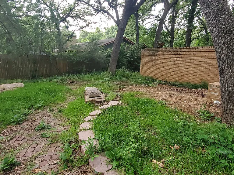 1815 Greenwood Dr — Photo 17