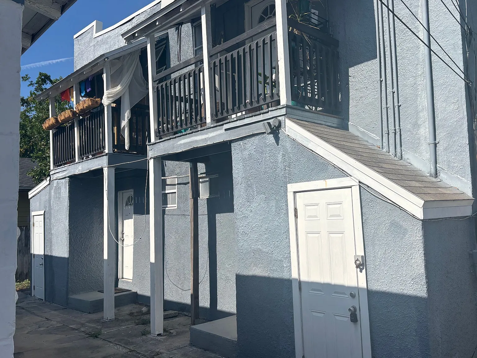 Desirable Euclid Neighborhood Apartment Building (Studio Apartments) & 2 Bedroom Single House - S... — Photo 3
