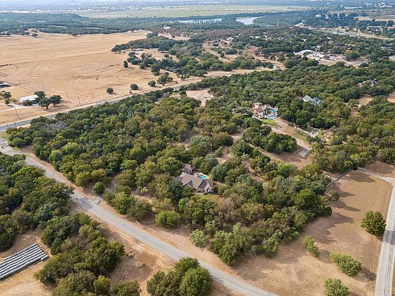 2nd image of 111 Driftwood Ranch Trl