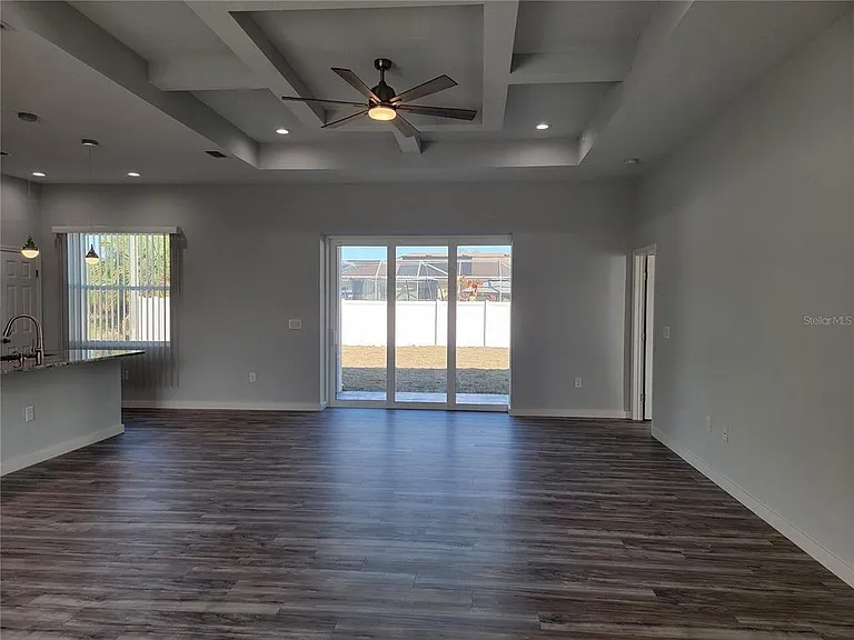 2646 Logsdon St — Photo 9