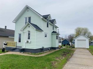 909 Michigan Ave, Gladstone, MI 49837