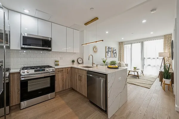 Sold by E Realty International Corp | media 18