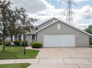 1905 Crossbow Ct, Waukesha, WI 53186