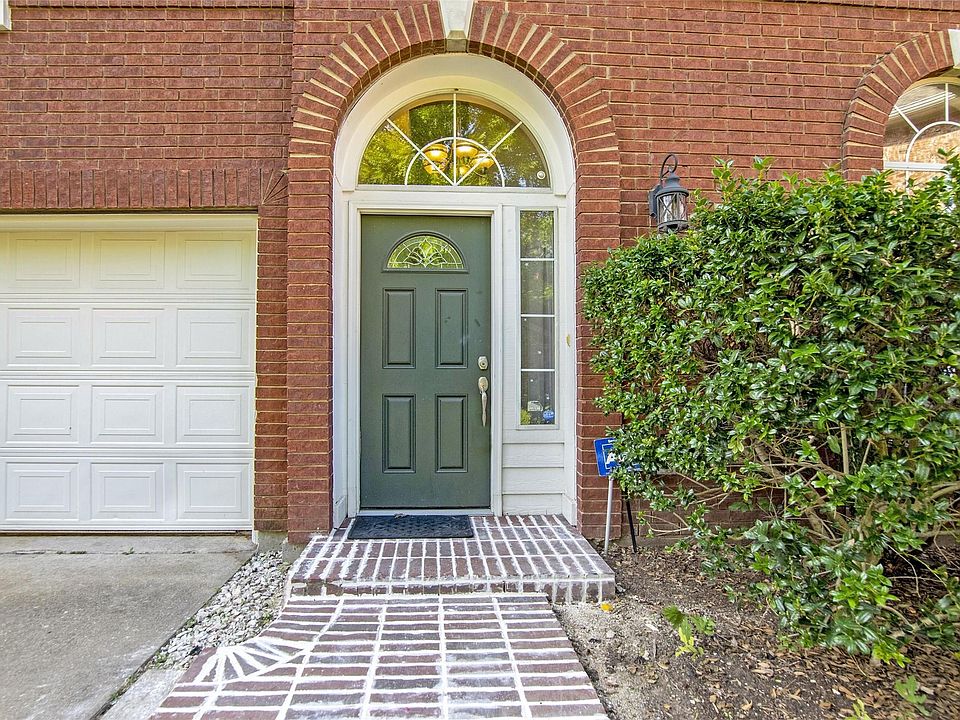 1st image of 885 Parker Dr