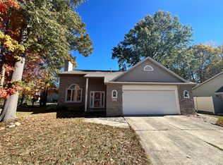 9028 Hickory Knoll Blvd, Fort Wayne, IN 46825