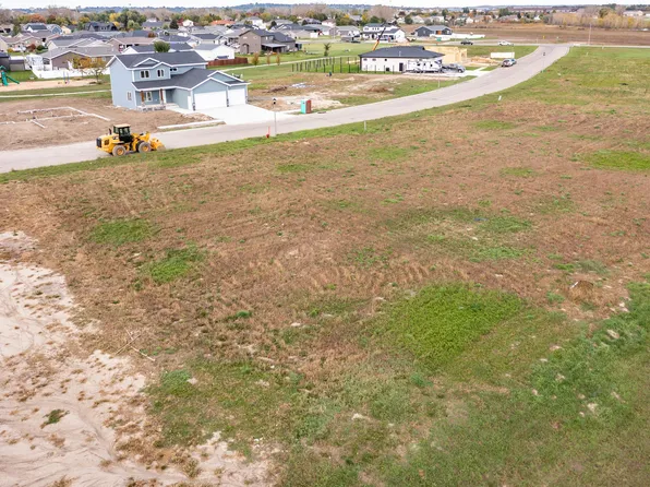 401 Kamrose Dr, Bismarck, ND 58504