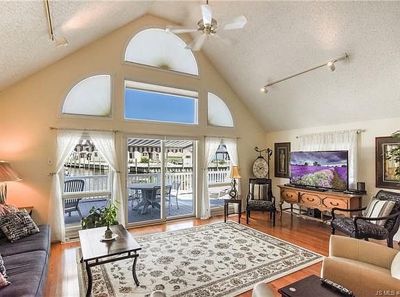 3rd image of 28 Bay Point Dr