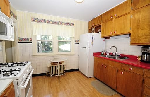 5th image of 606 N Elmwood Ave