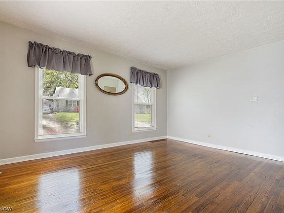 5th image of 1646 Evergreen Ave