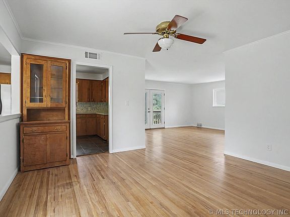 3rd image of 5929 E 26th St