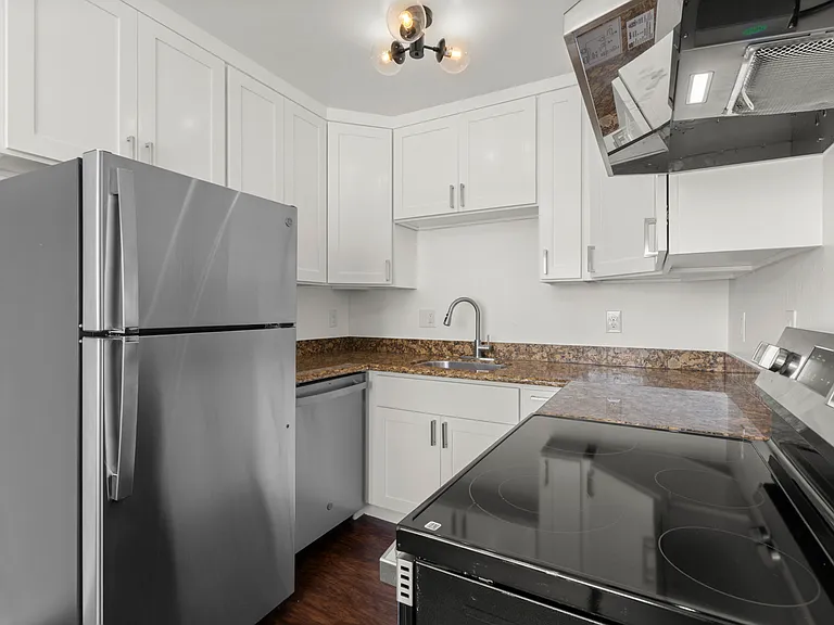 The Edgeworth Apartments — Photo 9