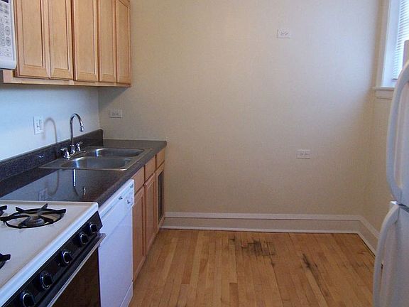 4th image of 2557 W Montrose Ave APT 3A