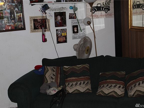 4th image of 16810 Sorbus Ct SE