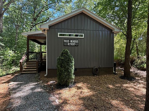 3rd image of 110 Cody Rd