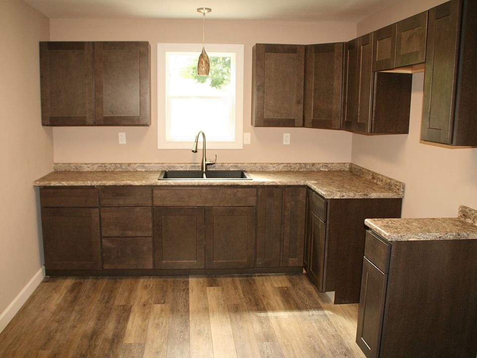 2nd image of 115 Ross Ave