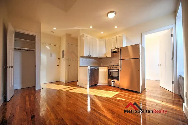 Rented by Metropolitan Realty | media 26