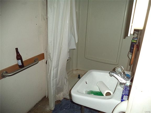 5th image of 210 Brookside Dr
