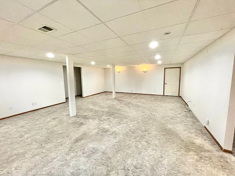 Walkout basement-Lower level