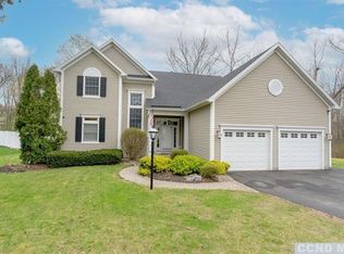 2062 Orchard Park Dr, Niskayuna, NY 12309