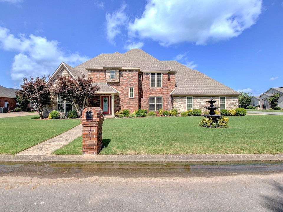 1st image of 101 Magnolia Cir