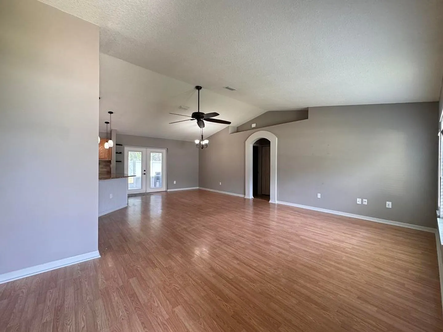 3 Bedroom in Seminole Woods — Photo 3