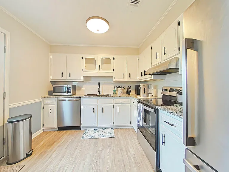 3501 Snowden Dr — Photo 2