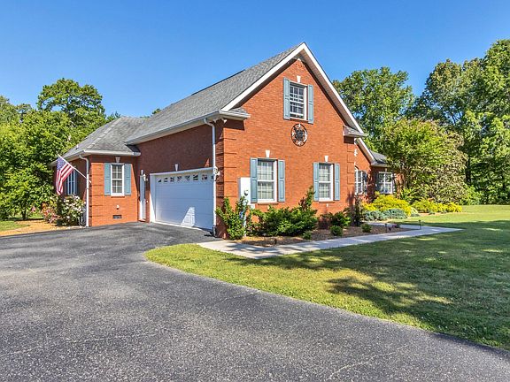 3rd image of 2828 Bains Rd