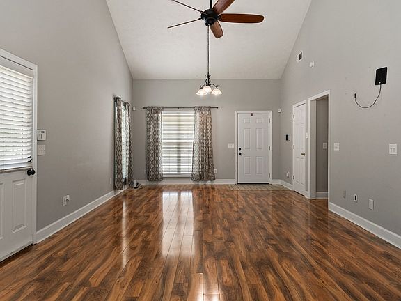 5th image of 484 Mill Pond Dr