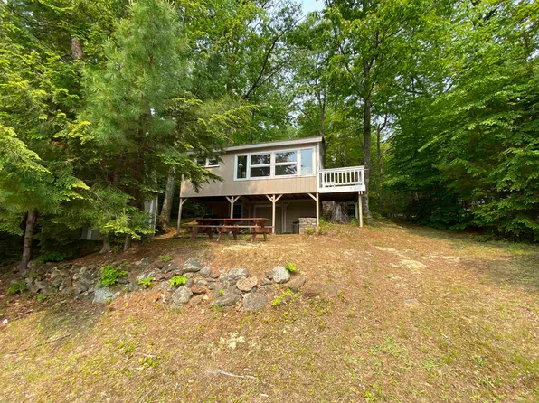 44 W Huntress Pond Road, Barnstead, NH 03225