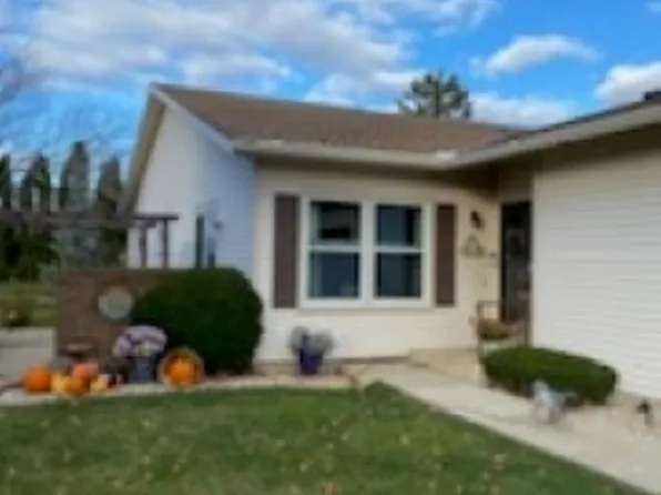 10242 W Parkedge Cir, Franklin, WI 53132