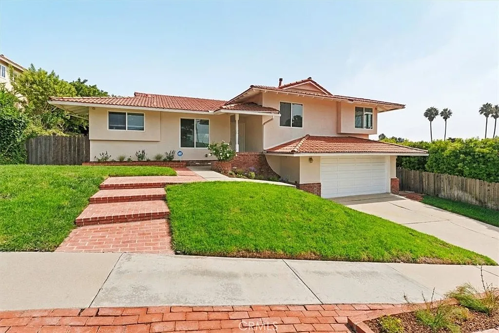 3 bed, 2052 sqft, $6,200 — Photo 1