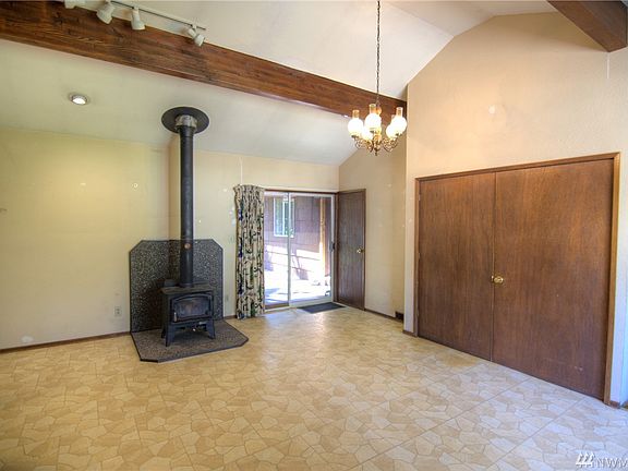 3rd image of 6916 44th Ave E