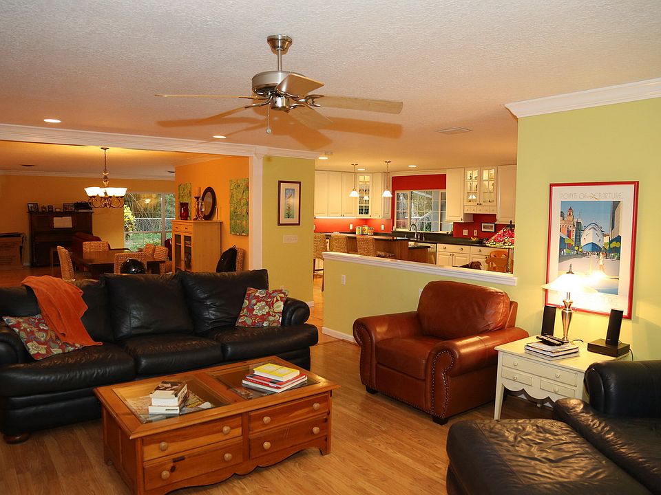 1st image of 4 Eagle Ln