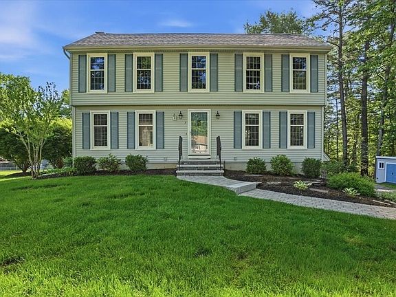 3rd image of 7 Brookside Ct