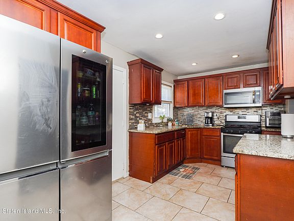 3rd image of 66 Park Hill Ln