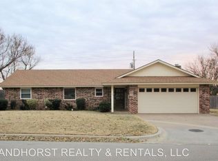 1808 E Ridgeway St, Weatherford, OK 73096