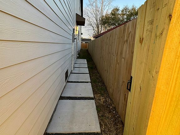 Entrance to home with Privacy Gate
