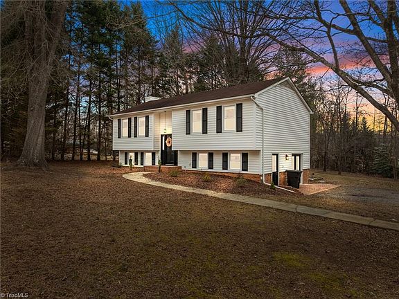 2nd image of 1335 Lynndale Dr