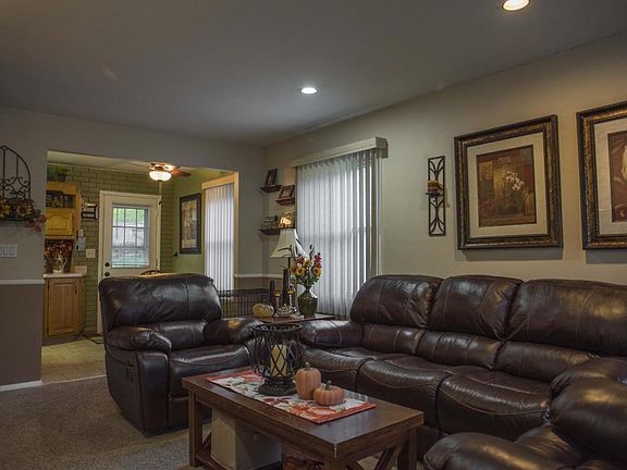 3rd image of 333 Clover Ln