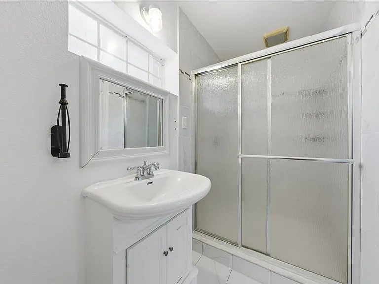 1647 Bay St SE — Photo 22