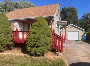39 W Lewis St, Struthers, OH 44471