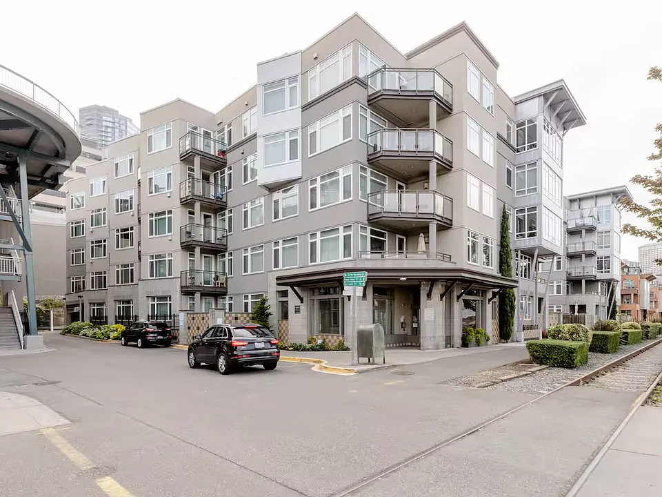 2000 Alaskan Way #354