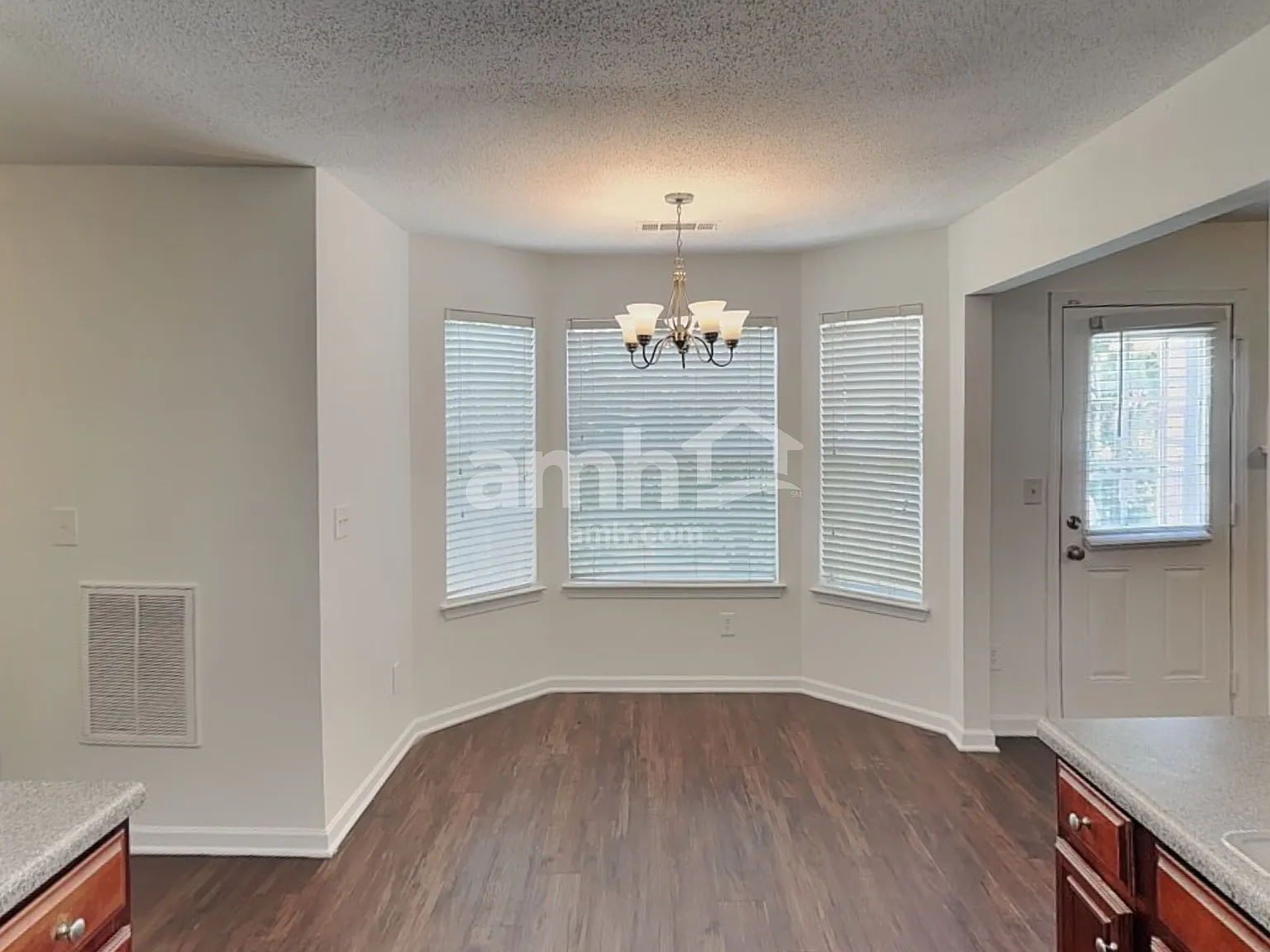 4 bed, 2.5 bath, 1908 sqft, $1,995 — Photo 4