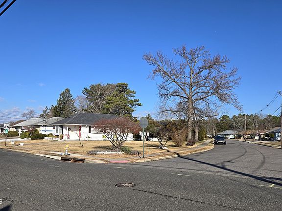 4th image of 1974 Yorktowne Boulevard